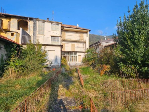 casa indipendente in vendita ad Omegna in zona Agrano