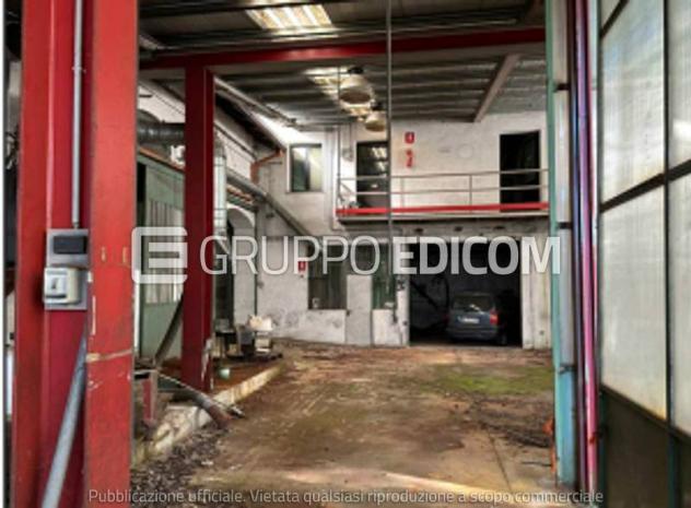 negozio in vendita ad Omegna in zona Crusinallo