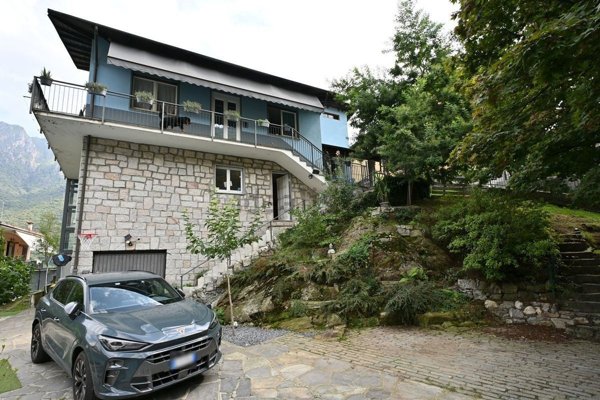 casa indipendente in vendita ad Omegna in zona Crusinallo