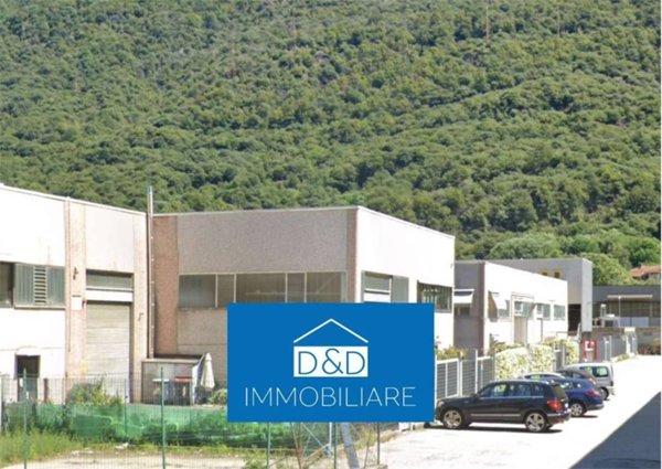 locale commerciale in vendita ad Omegna