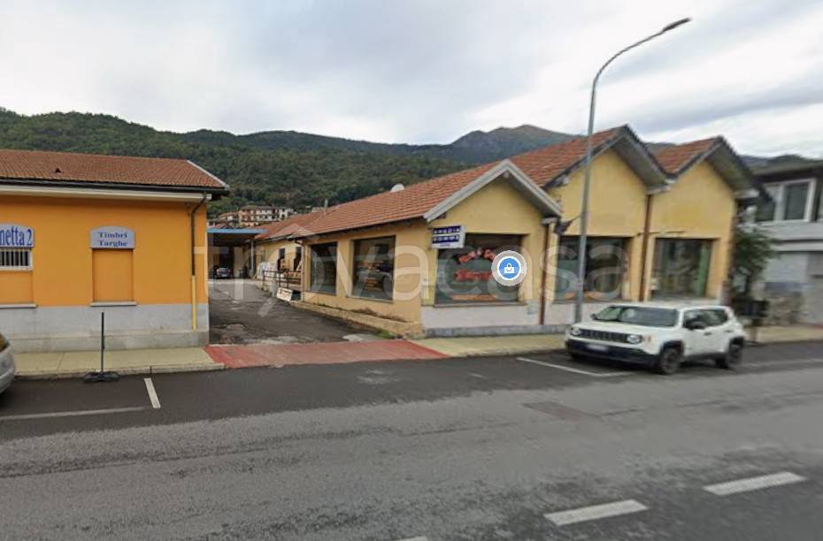 locale commerciale in vendita ad Omegna