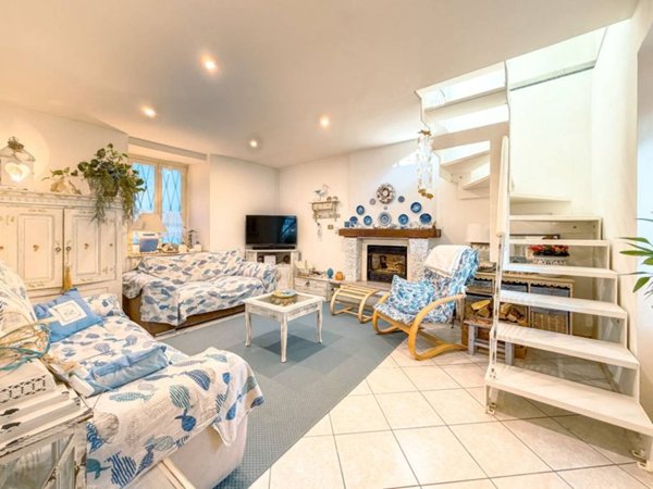 casa indipendente in vendita ad Omegna in zona Sant'Anna
