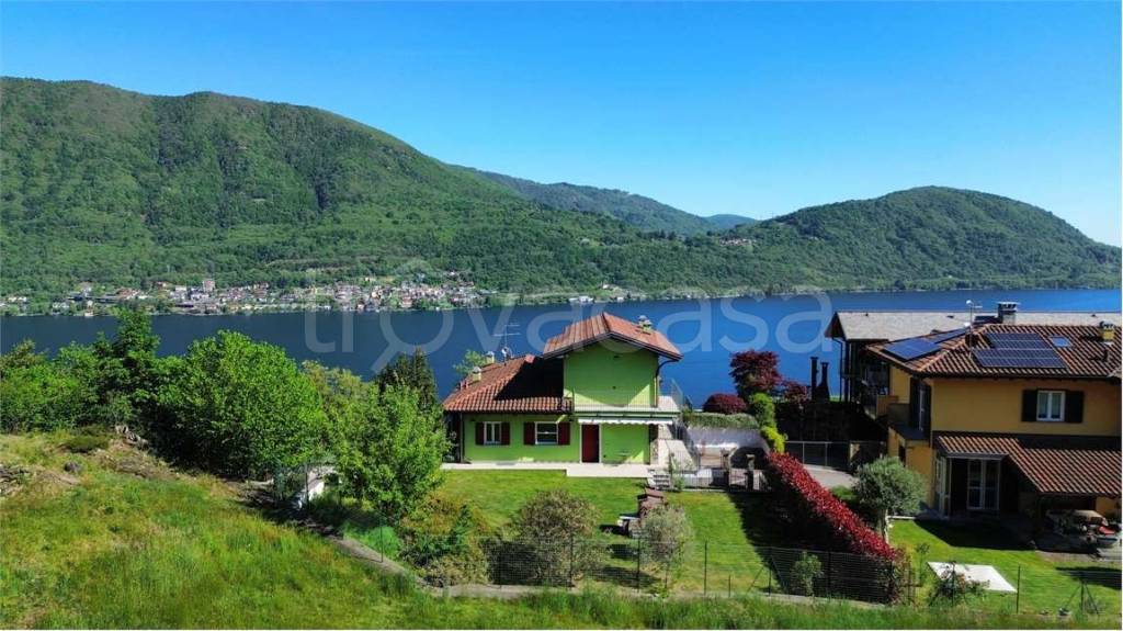 casa indipendente in vendita ad Omegna in zona Sant'Anna