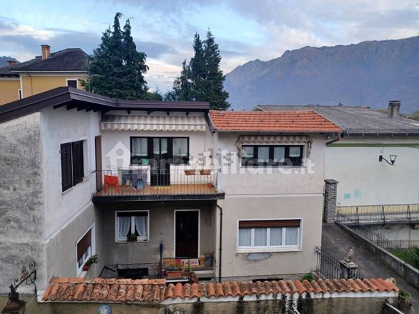 casa indipendente in vendita ad Omegna in zona Cireggio