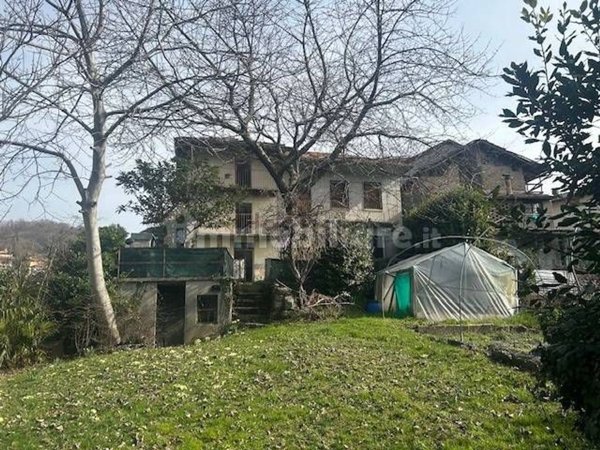 casa indipendente in vendita ad Omegna in zona Cireggio