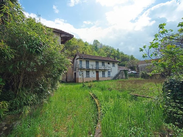 casa indipendente in vendita ad Omegna in zona Sant'Anna