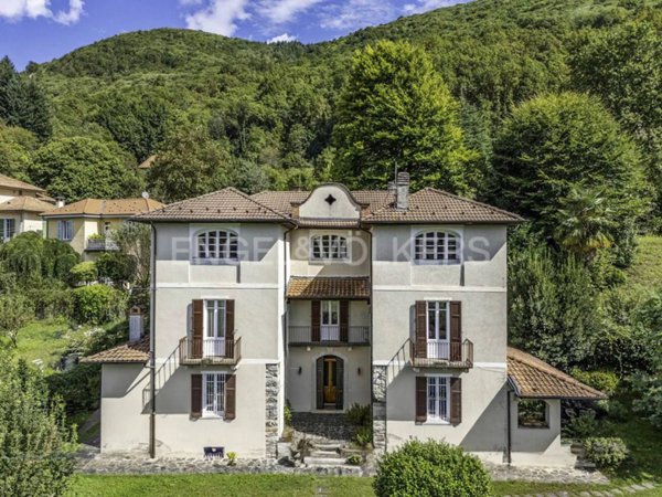 casa indipendente in vendita ad Omegna in zona Agrano