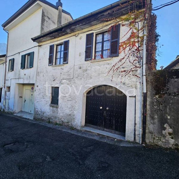 casa indipendente in vendita ad Omegna in zona Crusinallo