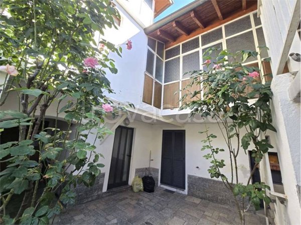 casa indipendente in vendita ad Omegna in zona Cireggio