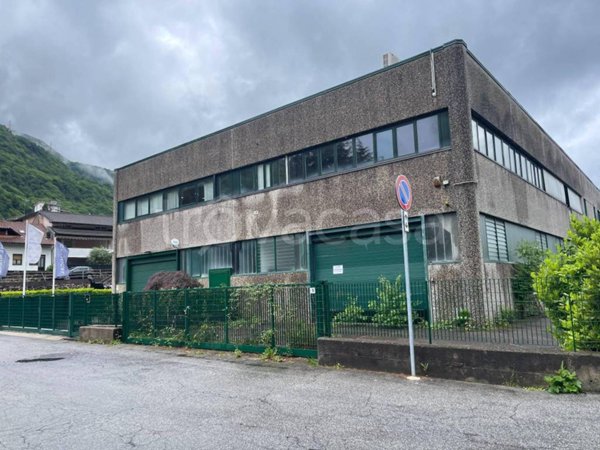locale commerciale in vendita ad Omegna in zona Crusinallo