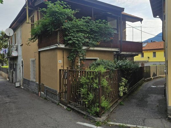 casa indipendente in vendita ad Omegna in zona Sant'Anna