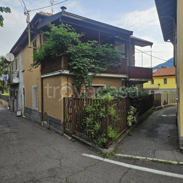 casa indipendente in vendita ad Omegna in zona Sant'Anna