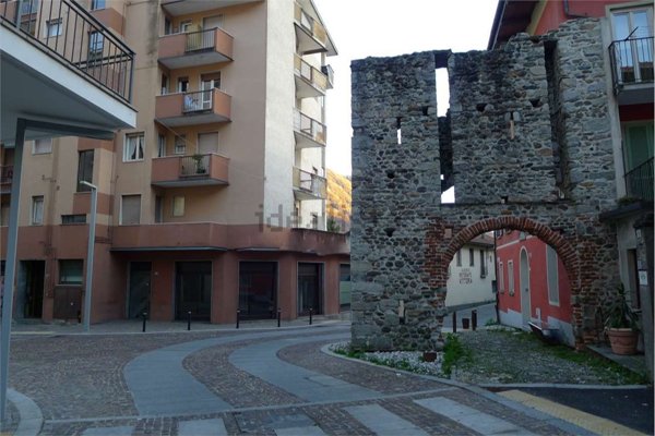 negozio in vendita ad Omegna in zona Sant'Anna