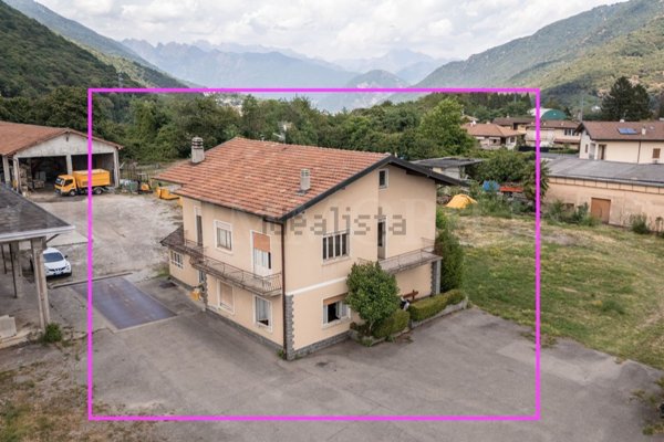 casa indipendente in vendita ad Omegna in zona Cireggio