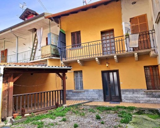 casa indipendente in vendita ad Omegna in zona Cireggio