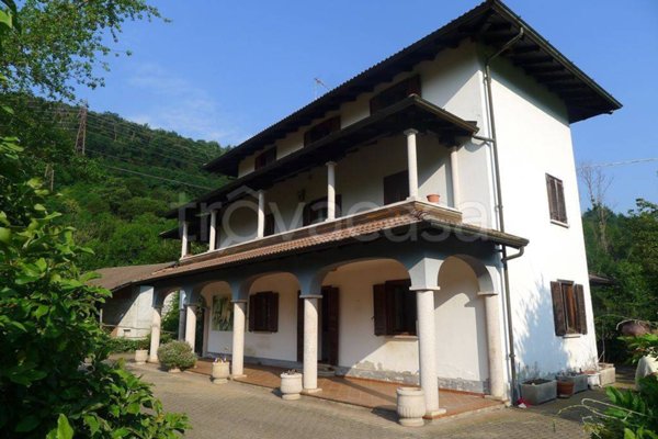casa indipendente in vendita ad Omegna in zona Agrano