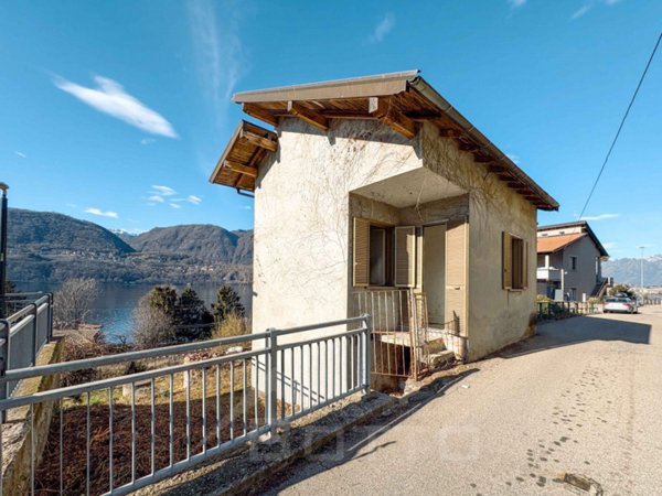 casa indipendente in vendita ad Omegna in zona Borca