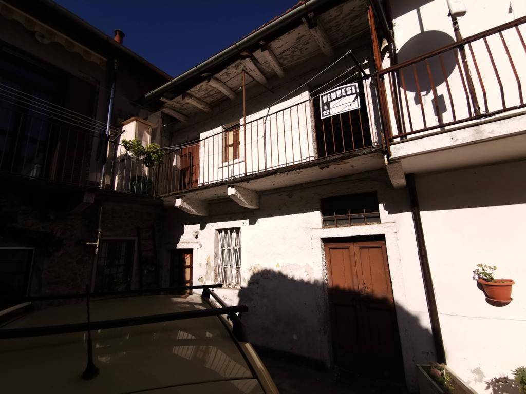 casa indipendente in vendita ad Omegna in zona Sant'Anna