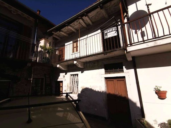 casa indipendente in vendita ad Omegna in zona Gattugno