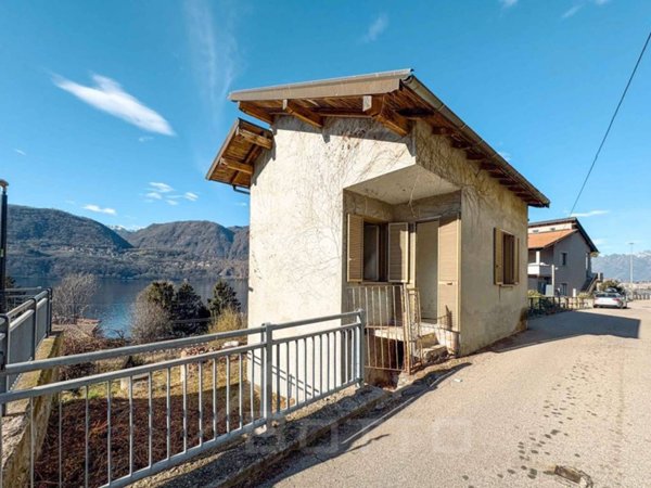 casa indipendente in vendita ad Omegna in zona Borca