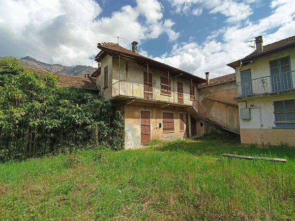 casa indipendente in vendita ad Omegna in zona Sant'Anna
