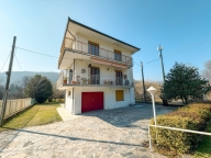 appartamento in vendita ad Omegna in zona Agrano