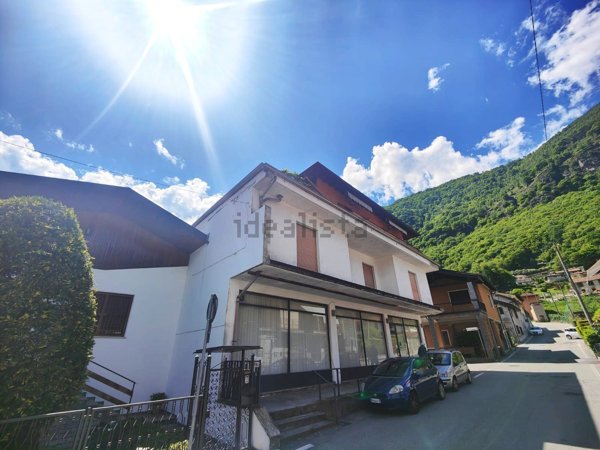 locale commerciale in vendita ad Omegna in zona Cireggio
