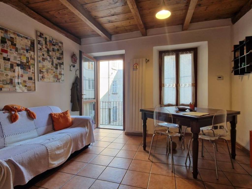 appartamento in vendita ad Omegna in zona Sant'Anna