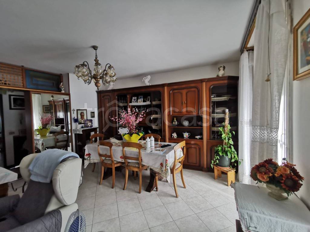 appartamento in vendita ad Omegna in zona Cireggio