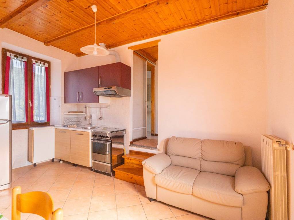 appartamento in vendita ad Omegna in zona Cireggio