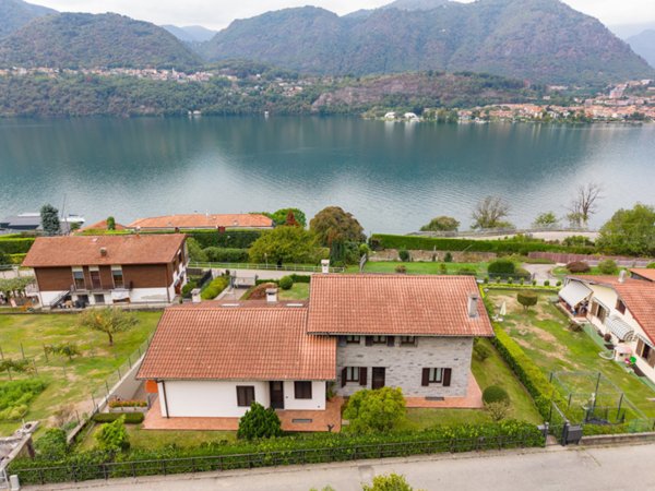 casa indipendente in vendita ad Omegna in zona Borca