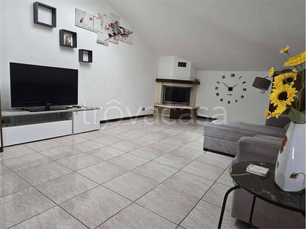 appartamento in vendita ad Omegna in zona Sant'Anna