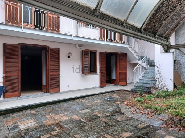 appartamento in vendita ad Omegna in zona Cireggio