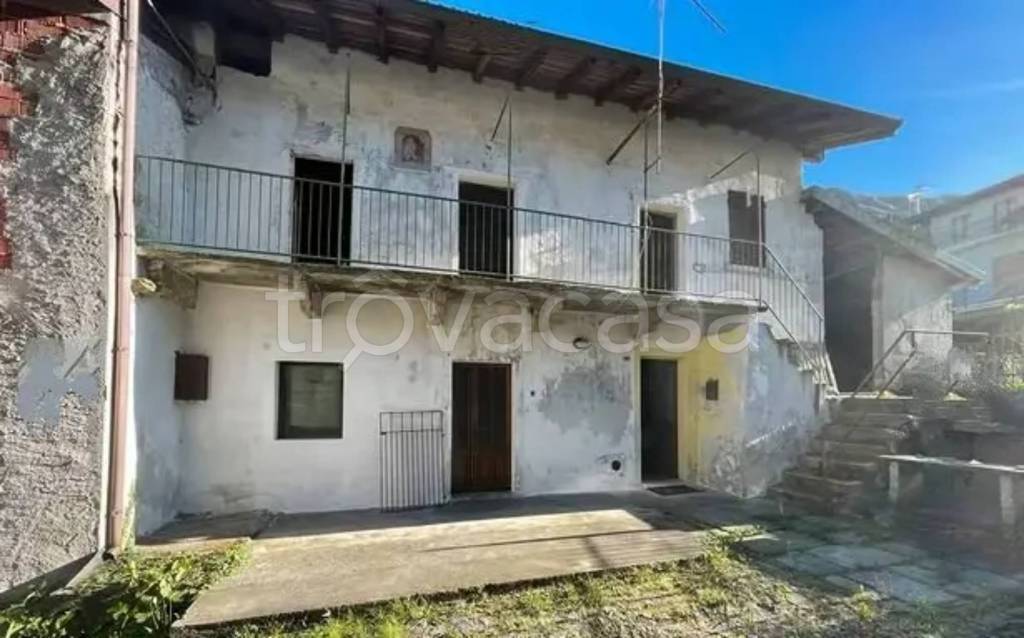casa indipendente in vendita ad Ornavasso in zona Migiandone