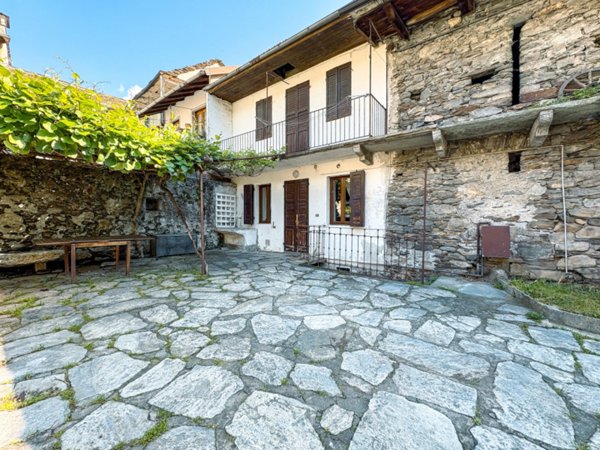 casa indipendente in vendita ad Ornavasso