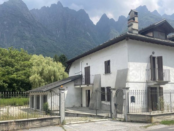 casa indipendente in vendita ad Ornavasso in zona Migiandone