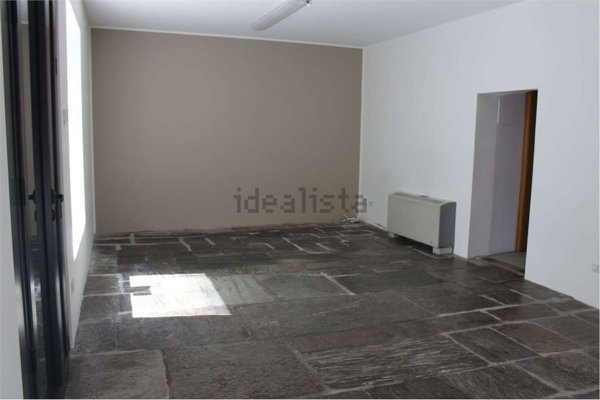 locale commerciale in vendita ad Ornavasso