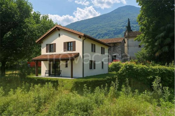 casa indipendente in vendita ad Ornavasso