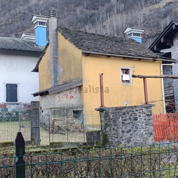 appartamento in vendita ad Ornavasso in zona Migiandone