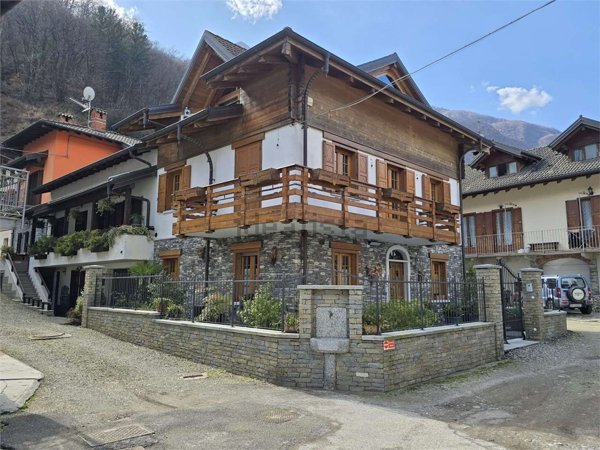 casa semindipendente in vendita ad Ornavasso in zona Migiandone