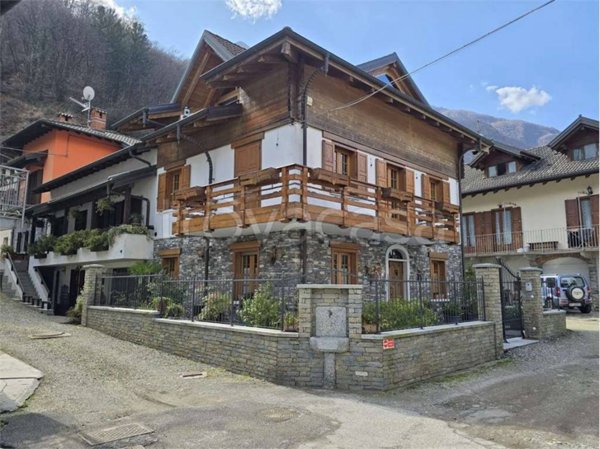 casa indipendente in vendita ad Ornavasso in zona Migiandone