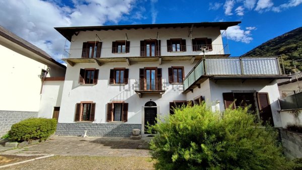 casa indipendente in vendita ad Ornavasso in zona Migiandone