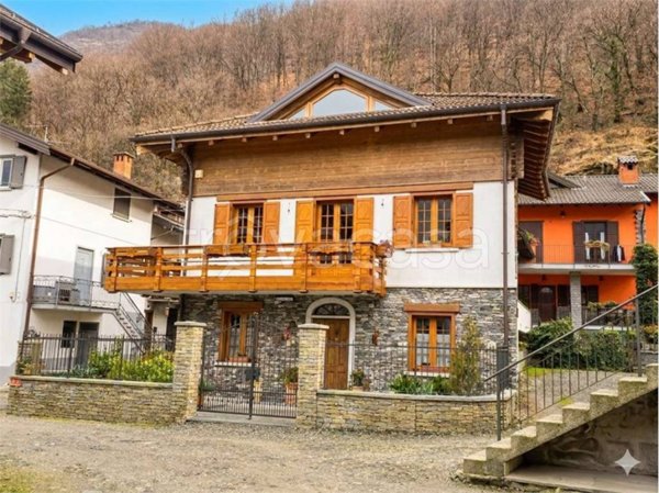 casa indipendente in vendita ad Ornavasso in zona Migiandone