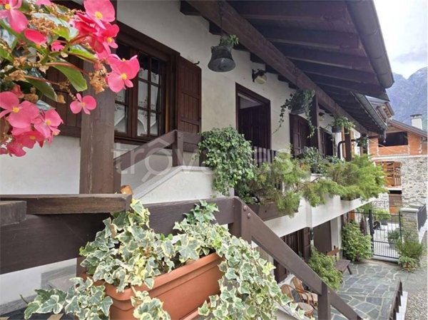 casa indipendente in vendita ad Ornavasso in zona Migiandone