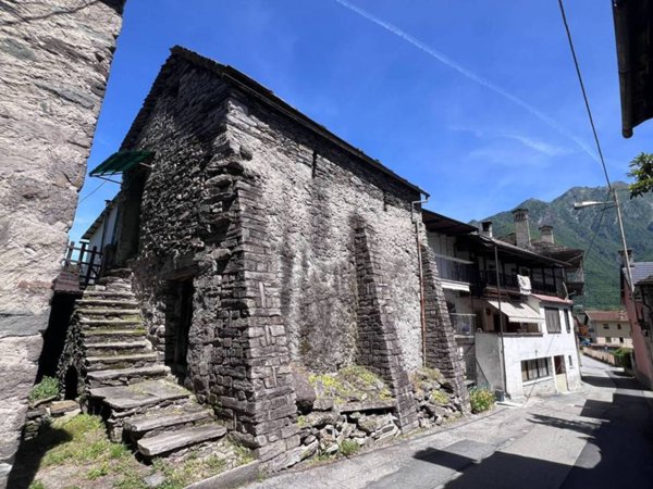 casa indipendente in vendita a Pallanzeno