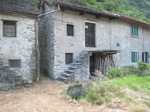 casa indipendente in vendita a Piedimulera