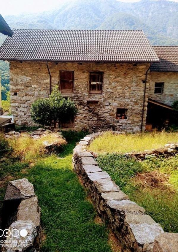 casa indipendente in vendita a Piedimulera in zona Cimamulera
