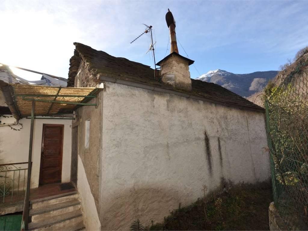 casa indipendente in vendita a Piedimulera