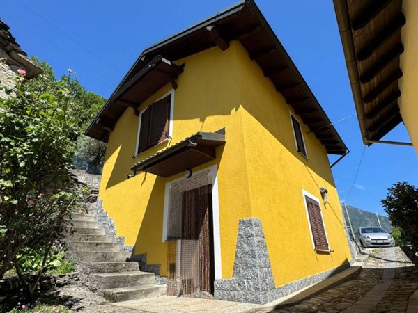 casa indipendente in vendita a Piedimulera in zona Morlongo