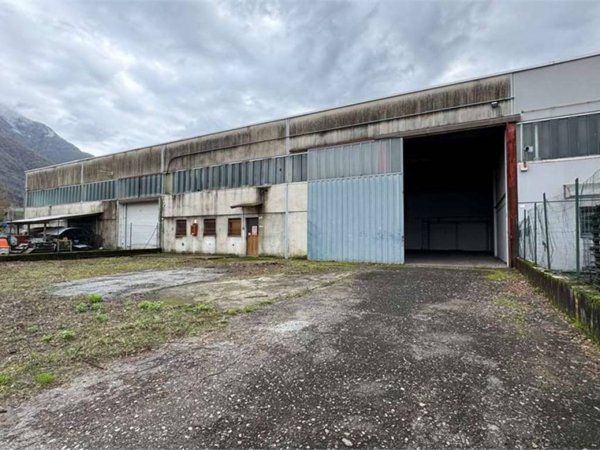 locale commerciale in vendita a Piedimulera